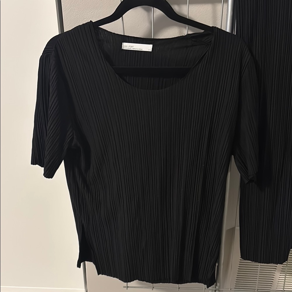 OAK + FORT Black Ribbed Short Sleeve Tee and Pants Set.